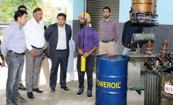 DDC Ganderbal visits Regional Transformer Repair Workshop