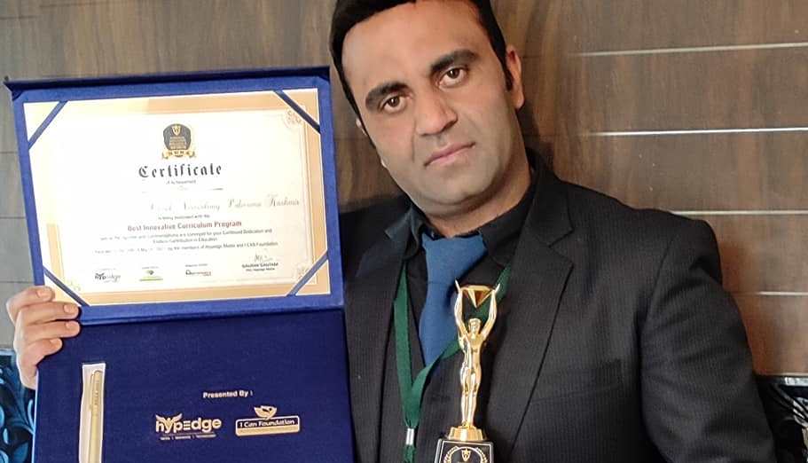 Teacher from Pulwama gets National Education Brilliance Award For Best Performance